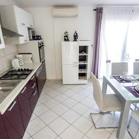 Apartamento By The Sea Necujam, Solta - 11090 *
